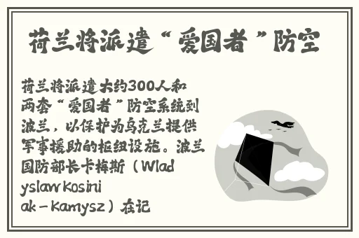 宝宝扶着水池乖乖让爸爸洗头